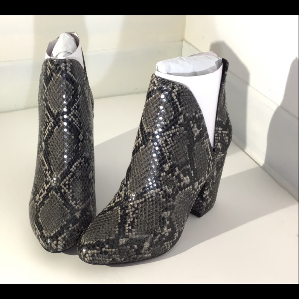 NWT, Steve Madden Women’s Rookie Boot.